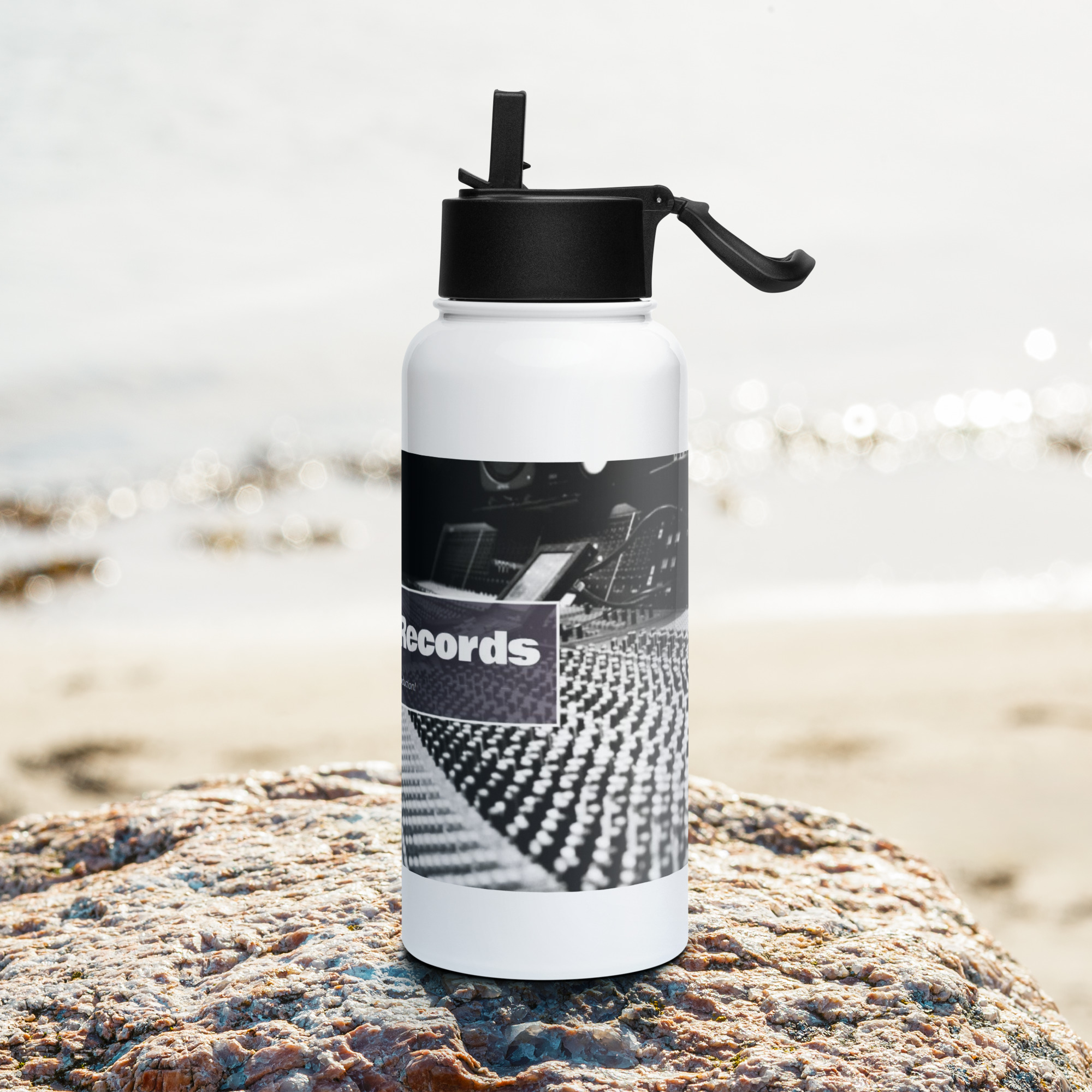 Stainless steel water bottle with a straw lid - Image 7