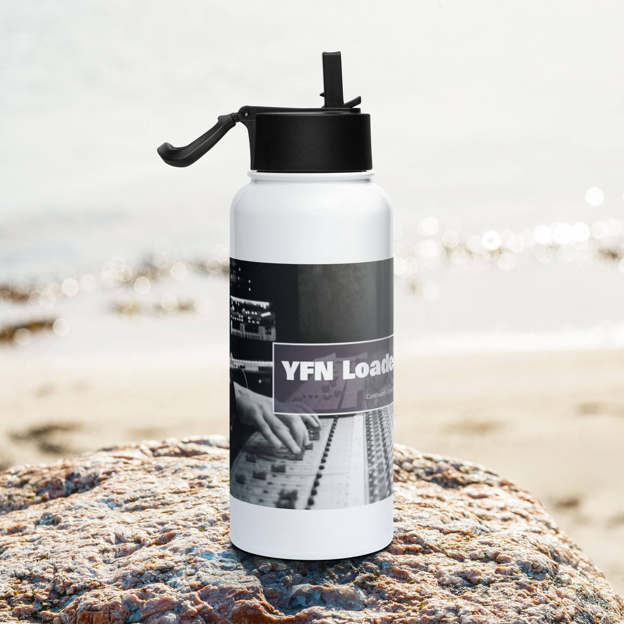 Stainless steel water bottle with a straw lid - Image 8